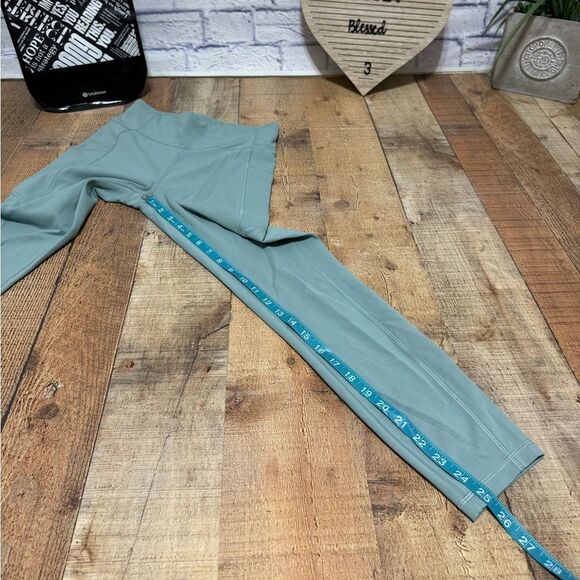Lululemon Invigorate High-Rise Tight 25"
Misty Glade size 6 - Picture 14 of 14